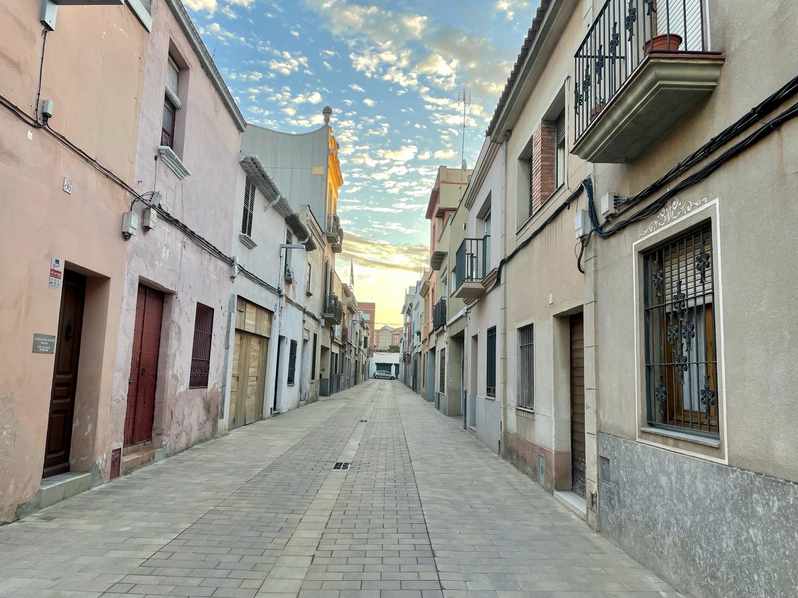 Carrer de Sant Sadurní amb reurbanització finalitzada