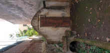 Entrada al repartidor de la Mina Trinxeria. Petit edifici tipus capella amb porta de fusta