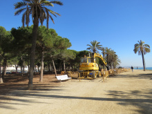 Tanques d'obres al passeig del Callao amb tanques d'obres i excavadora treballant.