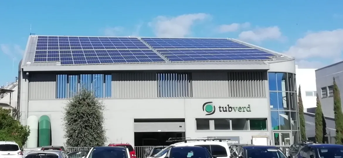 Façana2 edifici TubVerd amb coberta fotovoltaica